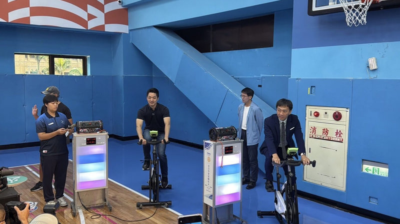 台北市中正運動中心費時半年整新,將於20日正式啟用。台北市長蔣萬安(右3)18日表示,除陸續更新各運動中心,並打造9處特色運動館,要讓規律運動市民達40%。(台北市體育局提供)中央社記者楊淑閔傳真 114年6月18日