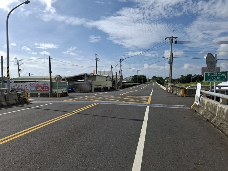 台南市政府辦理「下營區下營排水閘門及抽水站新建治理工程」,預定7月1日起封閉下營區中山路二段(下營抽水站至麻豆排水大溪橋路段)雙向車道,民國115年9月30日恢復通行。(台南市政府提供)中央社記者張榮祥台南傳真 114年6月19日