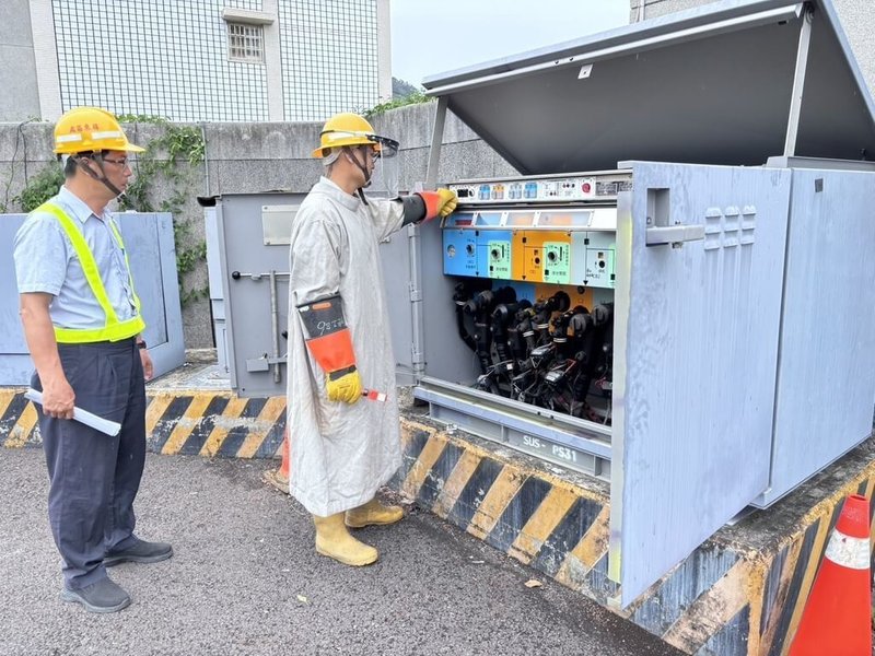台電屏東區處2024年起在小琉球進行「全島改壓(22.8kV)工程」,12日完成試運轉,19日舉行謝土典禮,小琉球電力設施將全面升級,台電屏東區處也感謝當地民眾忍受改壓過程不便。(台電屏東區處提供)中央社記者黃郁菁傳真 114年6月19日