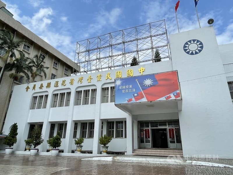 民進黨立委沈伯洋19日代父提告妨害名譽,並預告將對國民黨立委傅崐萁提起民事訴訟。國民黨花蓮縣黨部回應表示,歡迎沈伯洋到法院交代清楚。中央社記者張祈攝 114年6月19日