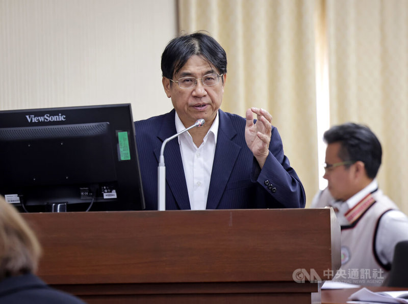 租金補貼恐受中央政府統刪給地方的一般補助款影響。國土署長吳欣修(中)19日在立法院表示,地方政府在財劃法通過後收入增加,地方籌編相關經費,也有事權分工的必要性,雙方會再多做溝通,大原則是不會讓租金補貼中斷。中央社記者裴禛攝 114年6月19日