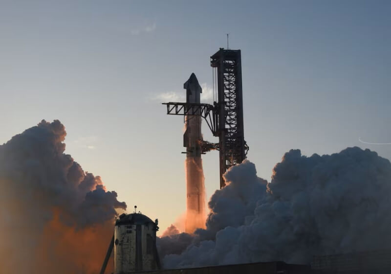 圖為去年11月SpaceX發射升空的星艦飛船。(路透社)