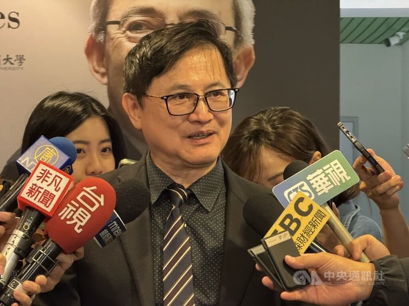代工廠和碩董事長童子賢20日出席經濟日報2025大師論壇接受媒體採訪,談到以伊衝突對油價的影響表示,石油作為能源的影響力正在衰退,電力的擴大使用是社會進步的象徵。中央社記者吳家豪攝 114年6月20日