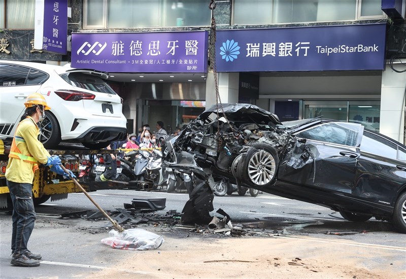 圖為台北市重慶南路一段發生嚴重車禍現場。(中央社檔案照片)