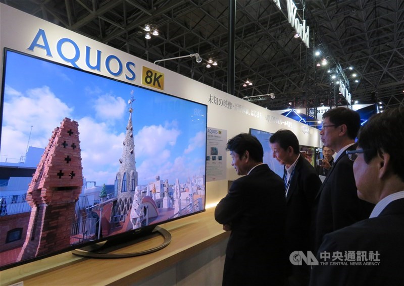 集邦科技觀察6月之後電視面板需求漸弱的態勢更明確,品牌採購態度趨於保守,估6月電視面板價格約下跌1至2美元。 (中央社檔案照片)