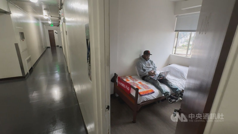 芬太尼毒品戰場上,走過戒斷地獄的布拉斯維特盼成下一位求生者的指路人。中央社記者張欣瑜舊金山攝 114年6月20日