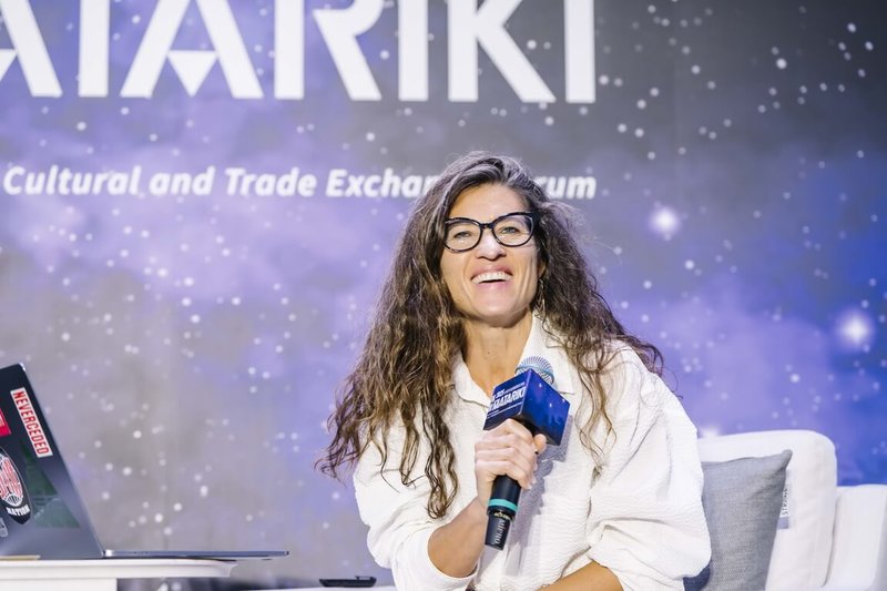 「再聚 Matariki 2025–台紐文化與經濟交流會」21日在國家電影及視聽文化中心舉行,現場邀請紐西蘭電影製片溫斯坦利(Chelsea Winstanley)(圖)與台灣影像工作者座談交流。(新北原民局提供)中央社記者黃旭昇新北市傳真 114年6月21日