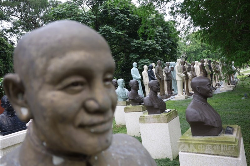 圖為桃園兩蔣文化園區內蔣公銅像。（中央社檔案照片）