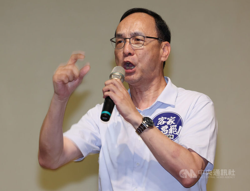 國民黨主席朱立倫(圖)22日在台北出席「反惡罷 戰獨裁」台北市客家後援會成立大會,表示民進黨集結各種資源要打壓在野黨,但沒有關係,客家人最不怕打壓,一定能夠團結一致,共同反惡罷。中央社記者張新偉攝 114年6月22日
