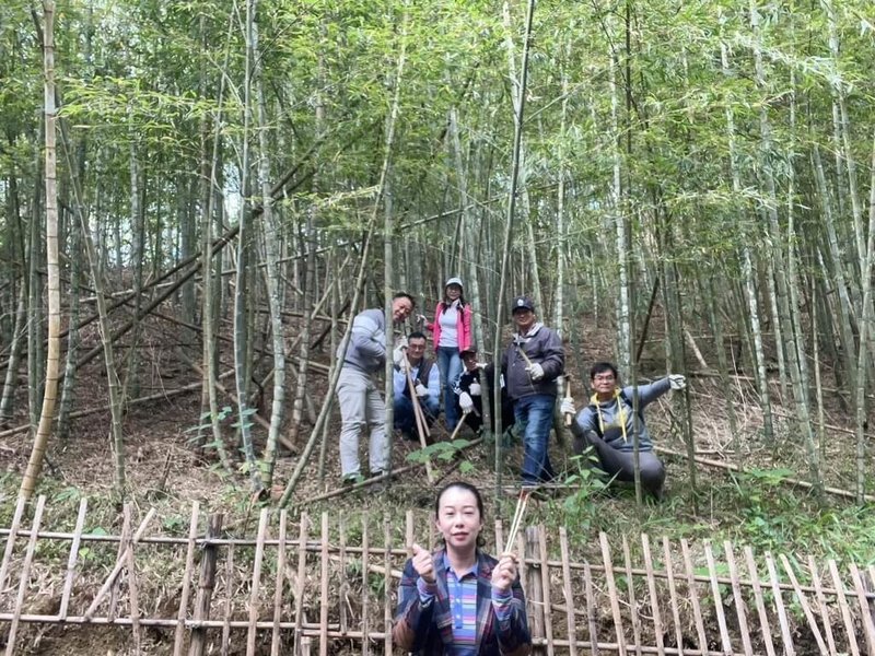 竹子生長快速、具高固碳能力,4年即可成材,農業部林業及自然保育署南投分署媒合竹寮林業生產合作社22日與專家簽署委託林業永續多元輔導方案合作協議,進行竹林經營、竹林療癒、生態導覽、竹材多元利用等。(竹寮林業生產合作社提供)中央社記者蕭博陽南投縣傳真 114年6月22日