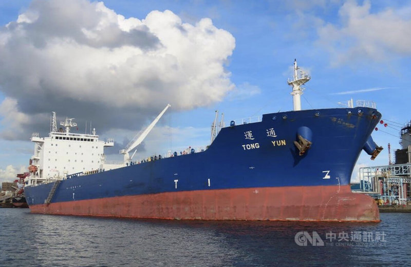 一艘載運中油油品的通運輪，113年擦撞高雄港離岸堤，國家運輸安全調查委員會針對台塑海運等4單位，提出14項改善建議。（圖取自運安會報告）中央社記者余曉涵傳真  114年6月22日