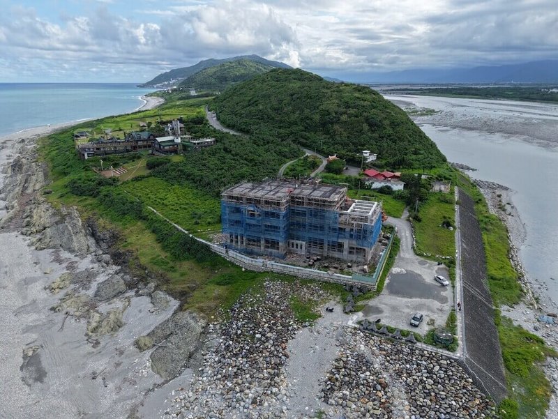 網路流傳「壽豐鄉花蓮溪口濕地有人假民宿真飯店、違法開發」的檢舉貼文,經花蓮縣政府查證後,此基地位於壽豐鄉山嶺段,經確認並不在內政部國家級濕地「花蓮溪口濕地保育利用計畫」範圍內,用地屬於丙種建築用地。(民眾提供)中央社記者李先鳳傳真 114年6月23日