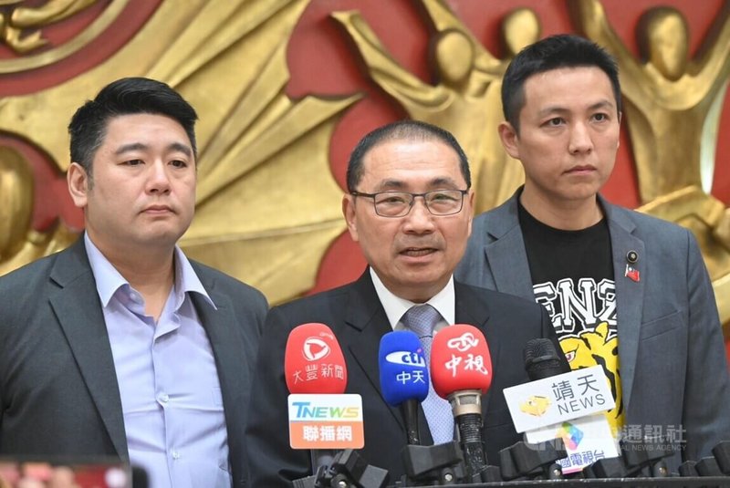 新北市長侯友宜(左2)針對總統賴清德展開「團結國家十講」一事表示,十講不如實行,做總統,台灣要團結,最重要從本身做起。中央社記者王鴻國攝 114年6月23日