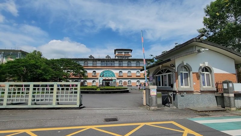 聖母醫護管理專科學校(圖)18歲蔡姓女學生騎乘機車行經台北市忠孝東路三段路口時,不幸遭吊車輾斃。聖母護專23日指出,蔡姓女學生在校做事認真負責,從專2到專4都擔任班級的事務股長。(讀者提供)中央社記者王朝鈺傳真 114年6月23日