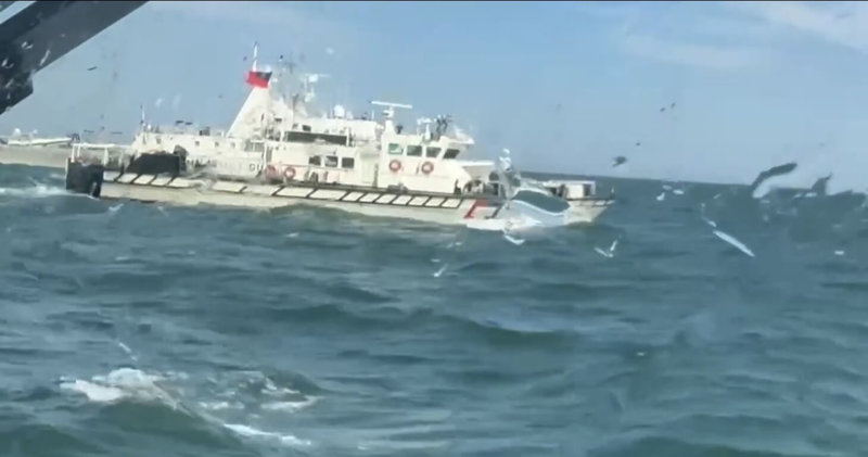 4艘中國海警船23日下午陸續出現金門限制水域,經海洋委員會海巡署金馬澎分署偵獲,部署4艘巡防艇前往對應並警告,中國海警船在下午5時航離。(金馬澎分署提供)中央社記者張已亷傳真 114年6月23日