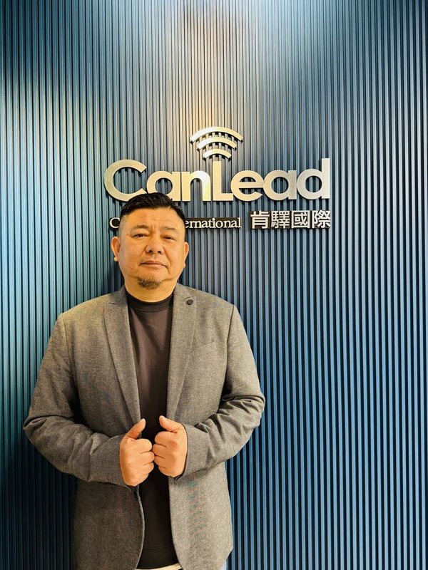 肯驛國際股份有限公司執行長黃中村表示,肯驛國際每年提供超過70萬趟機場接送,2024、2025年投入資金,希望汰舊換新加入「綠色出行」行列。(黃中村提供)中央社記者趙麗妍傳真 114年6月23日