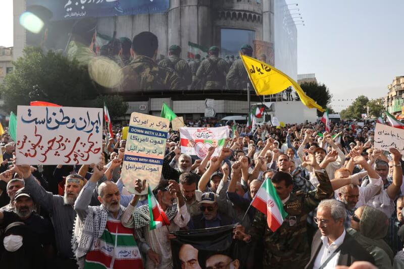 人們在伊朗德黑蘭參加抗議活動，反對美國攻擊核設施。（Majid Asgaripour/WANA (West Asia News Agency) via路透社）