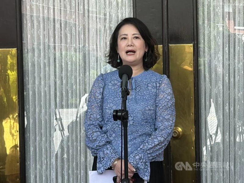 立法院長韓國瑜自14日起迄今沒有公開行程,民進黨立法院黨團幹事長吳思瑤(圖)24日向韓國瑜喊話,立法院正經歷史上最長的延會,身為國會議長的職責是什麼,「不要再神隱了」,休息夠久,該回來上工。中央社記者林敬殷攝 114年6月24日