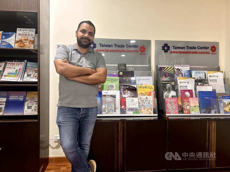 專職埃及中文導遊事業的埃及豆豆,看準埃及大力發展觀光經濟和台灣遊埃人數成長的好時機,今年初毅然決然到台灣設立公司,開辦承接一條龍旅遊業務的旅行社。中央社記者施婉清開羅攝 114年6月24日