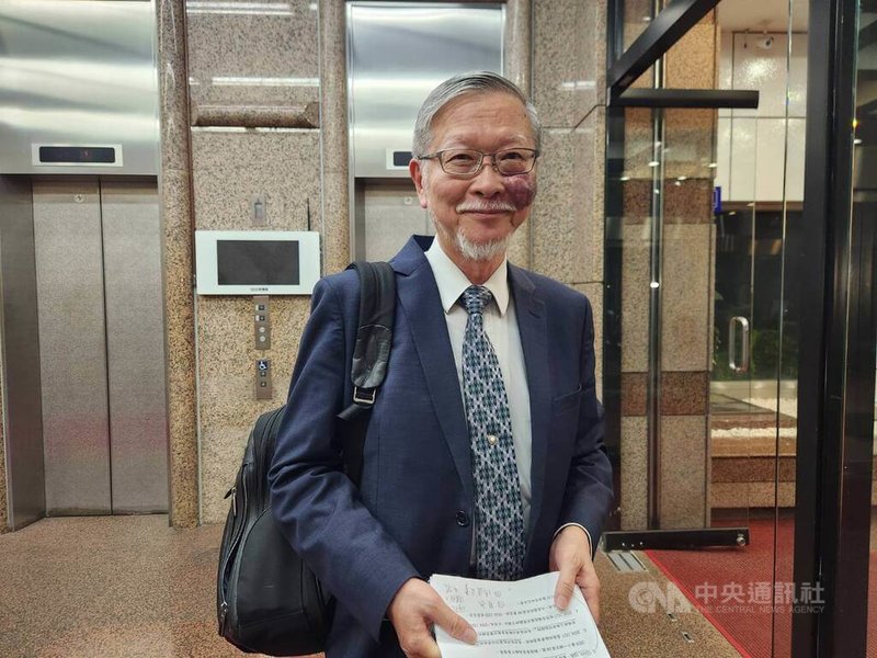民進黨廉政會主委邱駿彥24日受訪說明民進黨立委林岱樺涉詐助理費案。中央社記者葉素萍攝 114年6月24日