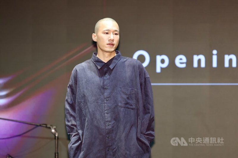 第36屆金曲獎頒獎典禮28日即將登場,饒舌新聲someshiit 山姆(圖)入圍一生只有一次機會的最佳新人獎,24日在台北出席記者會受訪分享入圍心情。中央社記者王飛華攝 114年6月24日