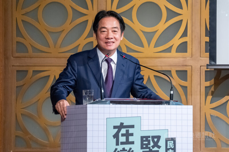 總統賴清德(圖)24日晚間在桃園出席桃園市客家青年會論壇活動,並進行「團結國家十講」第2講,以團結為主題,強調朝野政黨應該團結捍衛台灣主權。中央社記者葉臻攝 114年6月24日