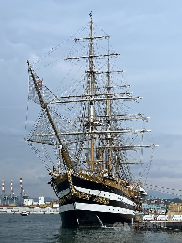 歷史超過90年的義大利現役最古老軍艦「韋斯普奇號」( Amerigo Vespucci)完成近2年世界巡迴,日前回到北義海港家鄉拉斯佩齊亞(La Spezia)。中央社記者黃雅詩拉斯佩齊亞攝 114年6月24日