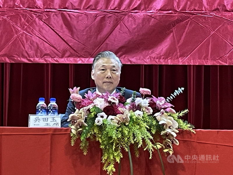 日月光投控25日上午在高雄舉行股東會,營運長吳田玉表示,下半年營運審慎樂觀,未來半導體業市場規模1兆美元可期。中央社記者鍾榮峰攝 114年6月25日