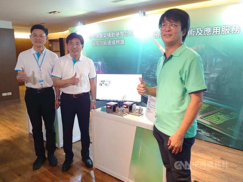 工研院預兆診斷技術及應用結合AI演算法及30年機械數據,能夠即時監測、預測設備壽命,並診斷故障,協助企業預警異常,降低維修成本與停機風險,已出貨超過1500套,服務逾200家企業,獲產業化貢獻獎。中央社記者張建中攝 114年6月25日
