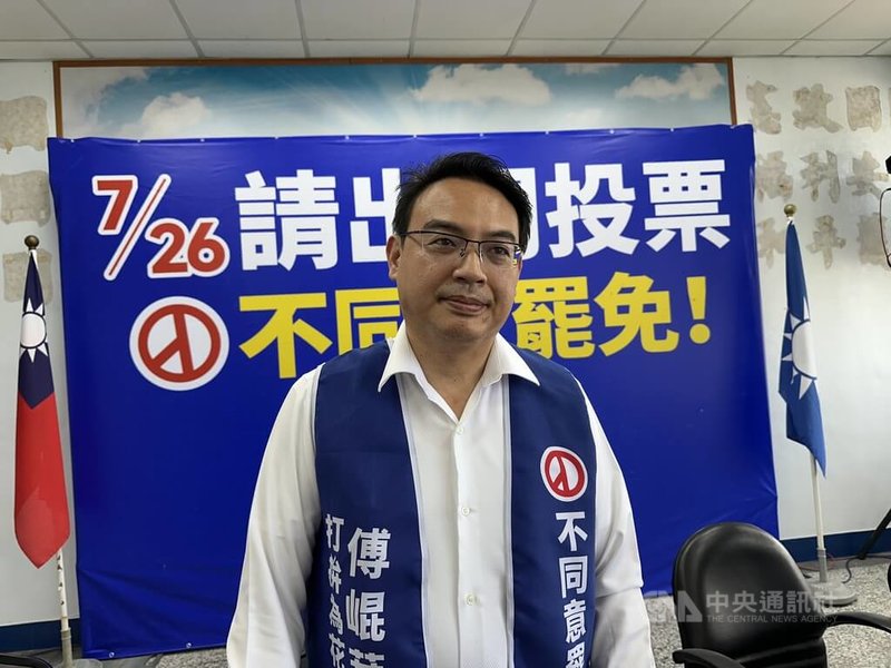 國民黨花蓮縣議員吳建志(圖)在社群發文,指稱參與「微光罷傅」的志工日領2000元、月領8萬元,雖事後刪文,而罷團與多名議員25日到警局提告,指控違反社維法和選罷法;吳建志則表示,他沒有造謠,只是行使民代職責。中央社記者李先鳳攝 114年6月25日
