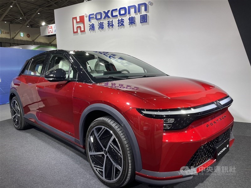 鴻華先進25日召開法人說明會表示,Model B乘用電動車已獲政府認證可掛牌販售,將在第4季上市。(中央社檔案照片)
