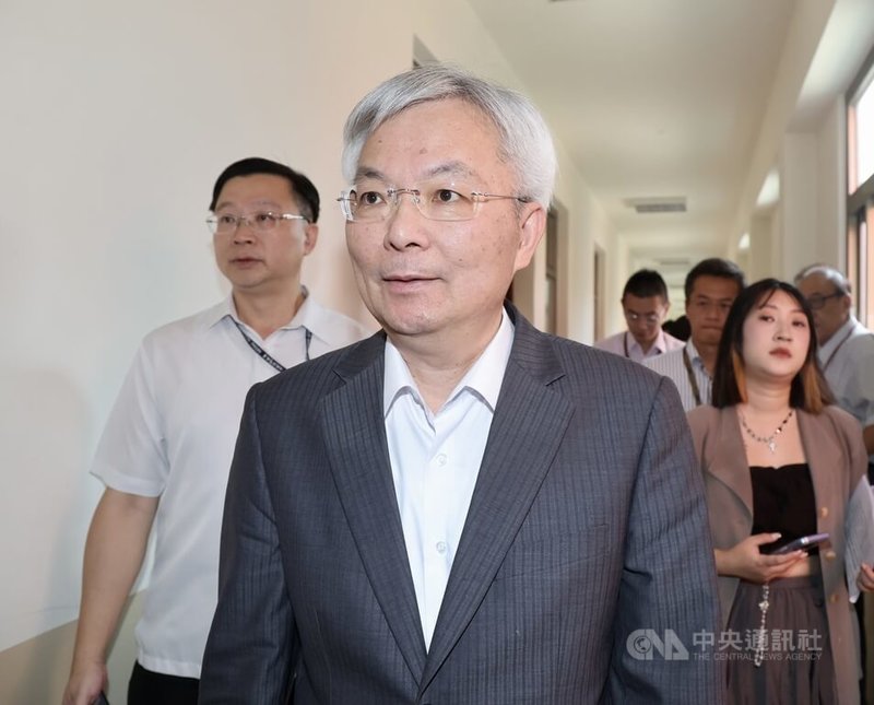 罷免國民黨立委羅明才領銜人吳柏瑋表示,近期遭多組人馬關切恐嚇。警政署長張榮興(前)25日在立法院表示,警方立場一定是嚴查嚴辦,對於罷團會加強安全維護、建立聯繫管道,絕對不容許發生相關恐嚇案件。中央社記者張皓安攝 114年6月25日