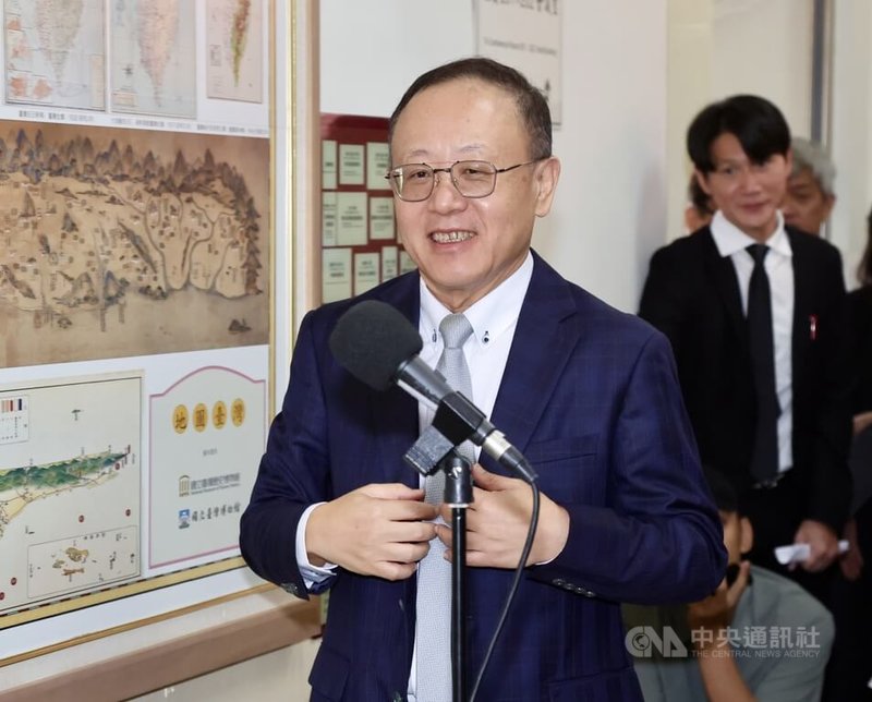 新任台灣高鐵公司董事長史哲(前)上任後25日提出高鐵2.0專案,面對外界的期許,他形容這如同是一場考試,考試鈴聲早已響起,強調他的任務和考題很清楚,雖然還不知道答案,但驗收、交卷時間將是2027年新車上路的時候,他也要大家拭目以待。中央社記者張皓安攝 114年6月25日