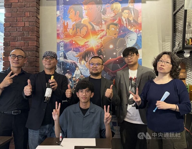 日本動畫電影「名偵探柯南:獨眼的殘像」25日在台灣上映,南投戲院邀參與製作「名偵探柯南」等多部日本動畫的亞洲大學數位媒體設計學系師生與觀眾互動。中央社記者蕭博陽南投縣攝 114年6月25日