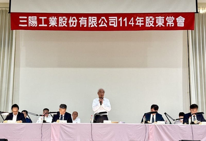 三陽26日舉行股東會,董事長吳清源(中)指出,承諾堅持3年內達到100萬輛的銷售量。(三陽提供)中央社記者鍾榮峰傳真 114年6月26日
