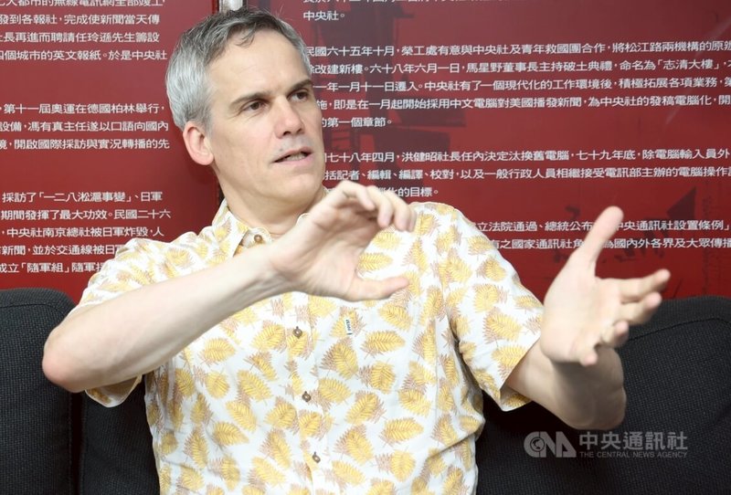 德國學者、知名作家施益堅(圖)26日表示,台灣面對空前的危機,而且內外交迫,但民主是有辦法的,只要愈多人開始關心自身處境,開始覺得自己的國家面臨很大的危險,局勢就會有所改變。中央社記者張新偉攝 114年6月26日