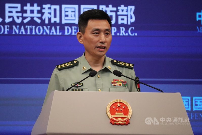 中國國防部新聞發言人張曉剛26日在例行記者會上回應媒體提問。中央社記者呂佳蓉北京攝 114年6月26日