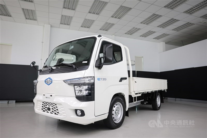 圖為中華車打造3.5噸智慧電動商用車ET35,預計第3季量產上市,全車零配件在地自製比重超過9成,鎖定減碳物流配送應用。 (中央社檔案照片)