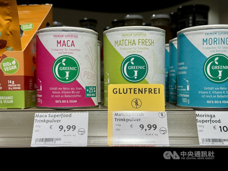 抹茶在柏林已是非常普遍的食材,在柏林有機超市都可以買得到。中央社記者林尚縈柏林攝 114年6月26日