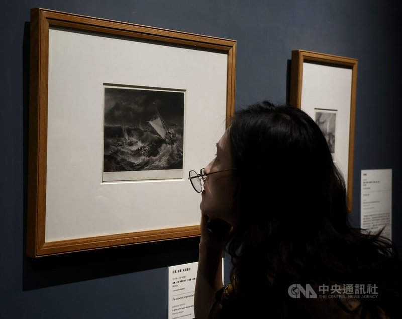 由英國泰德美術館策畫的「威廉.透納特展:崇高的迴響」27日起將在台北中正紀念堂展出,呈現「光之畫家」威廉.透納(Joseph Mallord William Turner)80件真跡等藝術品,26日率先舉辦展前記者會,曝光展區展品。中央社記者張皓安攝 114年6月26日