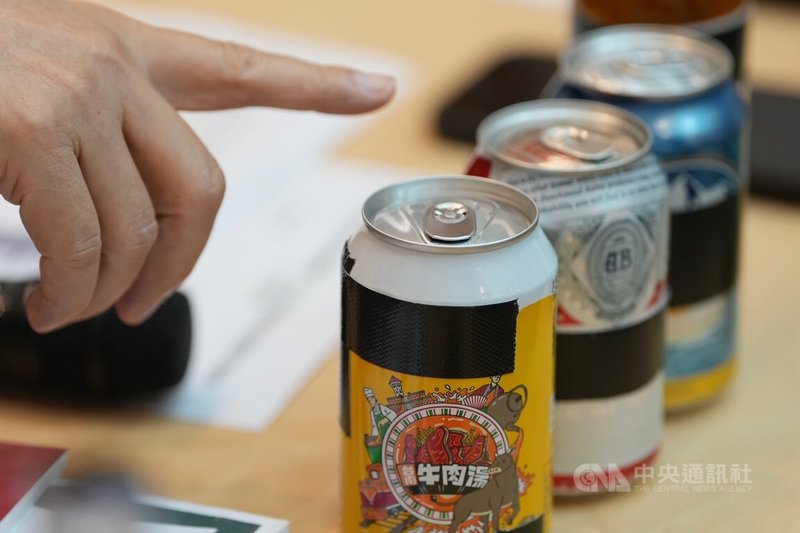 民進黨立委郭國文等人27日在立法院舉行「中國啤酒閃稅爆量闖關,近7成民意挺政府維護市場秩序」記者會,呼籲財政部儘速課徵臨時反傾銷稅。中央社記者徐肇昌攝 114年6月27日