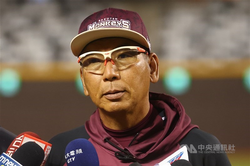中職樂天桃猿在27日賽前上半季淘汰指數剩1,教頭古久保健二(圖)坦言,現在球員比較多身體疲累的狀況,所以安排比較多年輕選手上場。(中央社檔案照片)