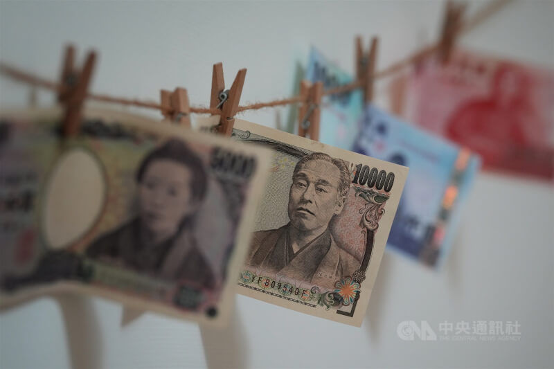 國銀指出,暑假出國旺季到來,不少民眾趁新台幣走升時換日圓。(中央社檔案照片)