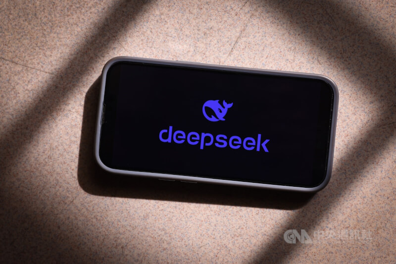 鑒於中國AI公司DeepSeek存在個資保護疑慮,德國已請求蘋果(Apple)和Google從其應用程式商店下架。(中央社檔案照片)