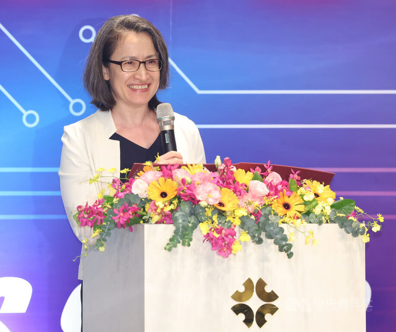 副總統蕭美琴(圖)27日晚間在台北國際會議中心出席「第68屆會計師節慶祝聯歡晚會」,向與會來賓致詞。中央社記者張新偉攝 114年6月27日