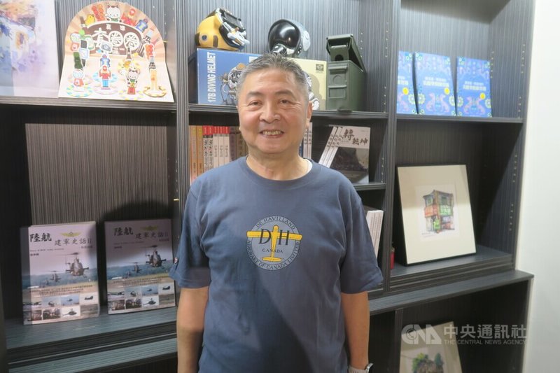 新書「陸航建軍史話II」以陸軍航空指揮部歷史為核心,28日舉行新書發表會,書中展現陸軍航空部隊從勤務支援部隊,蛻變為國土防衛關鍵戰力過程。圖為作者徐仲傑。中央社記者吳書緯攝 114年6月28日