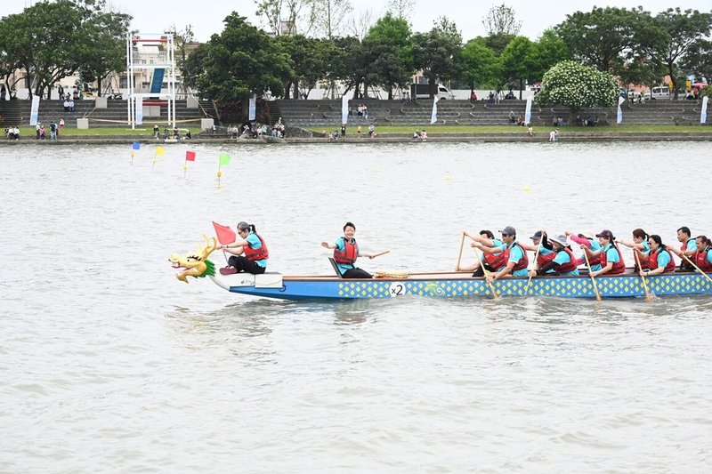 宜蘭特殊教育學校學生、家長、教師組成龍舟隊,日前參與在冬山河舉辦的龍舟錦標賽,雖然最終在第3場比賽止步,但全隊團結一致划完最後500公尺,獲得觀眾熱烈掌聲。(教育部提供)中央社記者陳至中台北傳真 114年6月28日