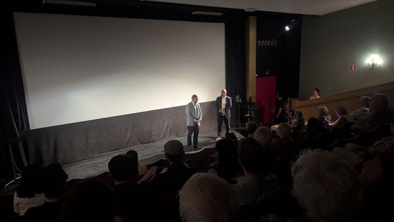 紀錄片「國有器官」在瑞典重要政治活動「阿爾梅道週」(Almedalen Week)播映,中國問題專家吳文昕(左)出席座談與現場觀眾互動。(瑞典台灣協會提供)中央社記者辜泳秝傳真 114年6月28日