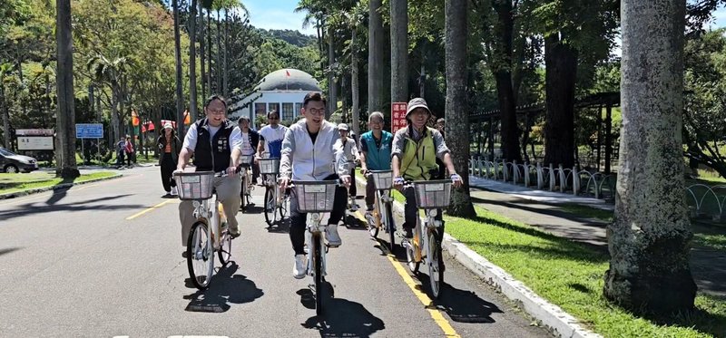 交通部觀光署參山國家風景區管理處聯合立法院中南部服務中心,28日在位於台中市霧峰區的立法院民主議政園區舉辦「霧峰YouBike低碳輕旅」啟動儀式,立法院副院長江啟臣(前中)、台中市副市長鄭照新(前左)等出席。(參山處提供)中央社記者郝雪卿傳真 114年6月28日