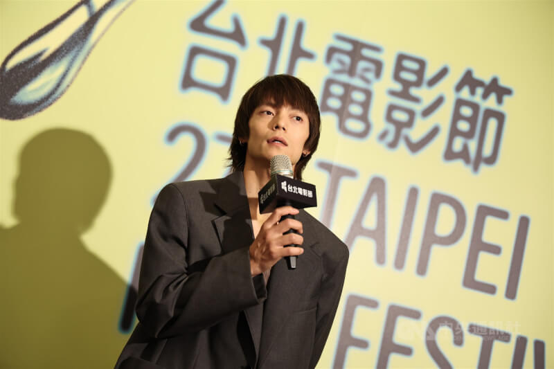 台北電影節「惡夏」記者會28日下午在台北中山堂舉行,日本演員窪田正孝(圖)出席受訪,分享拍片心情。中央社記者翁睿坤攝 114年6月28日